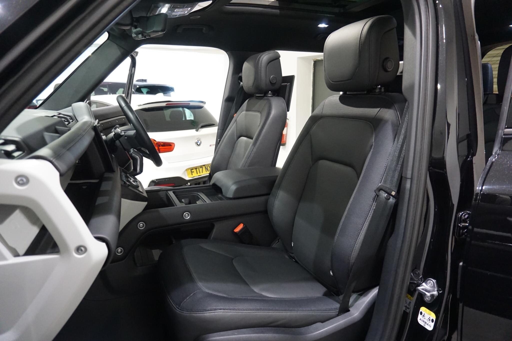 Land Rover Defender 110 3.0 D300 MHEV X-Dynamic HSE Auto 4WD Euro 6 (s/s) 5dr